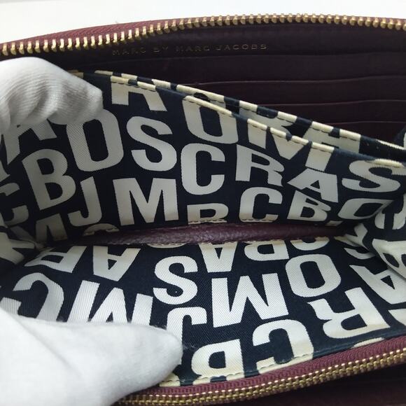 Marc By Marc Jacobs Maroon Leather Zip Around Credit Card Long Wallet - Picture 13 of 16